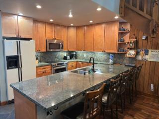 Mountainback 79 Loft Den - 6