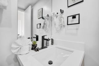 Cozy 2BR 2BA SoBe Escape 1 Min to the Ocean 203 - 3