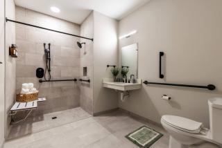 Luxe Apt w/ParkingGym/5 mins to Stadium/Lake View - 6