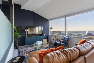 Luxe Apt w/ParkingGym/5 mins to Stadium/Lake View - 0