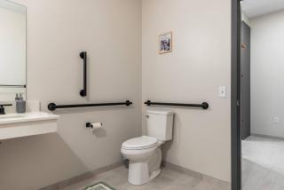 Luxe Apt w/ParkingGym/5 mins to Stadium/Lake View - 2