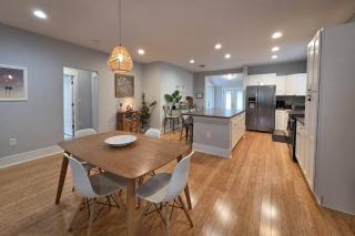 Beautiful Bay to Bay Sanctuary Charming South Tampa Craftsman Home Near Bayshore - 3
