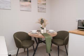 Stylish 1BR Sanctuary in Hull Centre Near Marina - 7