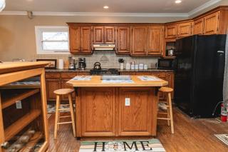 Large 7 Bedroom Heritage Home in St Catharines - 2