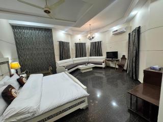 Midway Hotel & Restaurant - 3