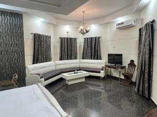 Midway Hotel & Restaurant - 1