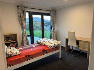 Tranquil Retreat, Cozy Single Room with Private Facilities in Halswell - 8