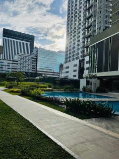 Condo for Leisure and Work Trips wifi 300mbps IT park - 2