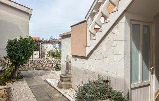 2 Bedroom Amazing Apartment In Vir - 3