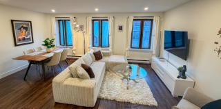 Spacious two stories condo in old port free parking - 2