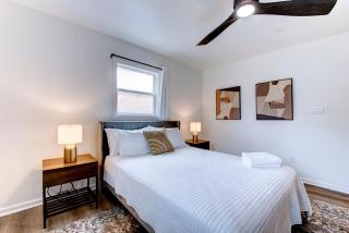 3BR Home, King Bed, Backyard, Garage, Workspace - 3
