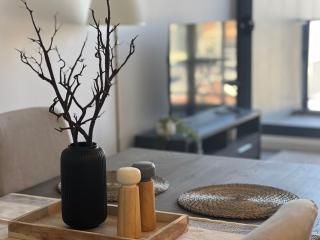 Modern 2B2B City Apartment-Free Parking-Pool-Gym - 0