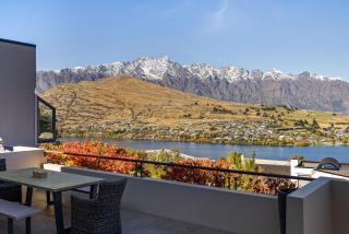 Picturesque on Peregrine - close to town with views - 9