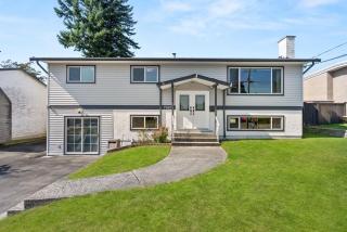 Near Vancouver FIFA Fan House Games, Backyard & Parking - 1