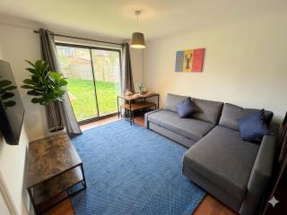 5-Bed MK Home - Sleeps 12 - Contractors & Groups Welcome - 0