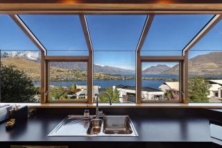 Picturesque on Peregrine - close to town with views - 6
