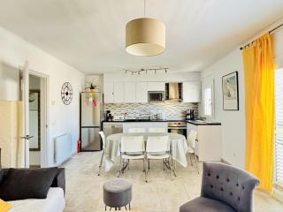 Apartamento en Roses para 5-6 personas, 2ª línea de playa, terraza, parking, sin mascotas, sábanas incluidas - ES-258-41 - 2