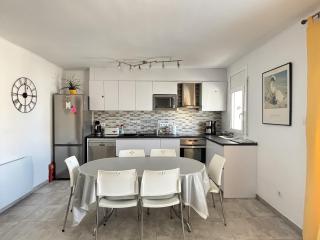 Apartamento en Roses para 5-6 personas, 2ª línea de playa, terraza, parking, sin mascotas, sábanas incluidas - ES-258-41 - 1