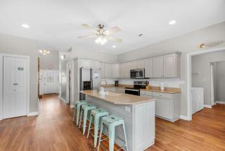 Beach Blast! Golf Cart Available! Pet Friendly! Golf Cart Available! - 4