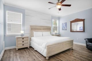 Deja Blue- Pet friendly- Pool front - 7