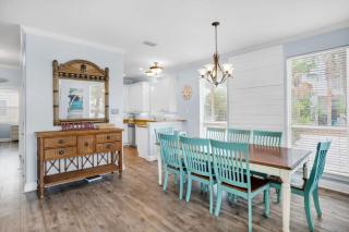 Deja Blue- Pet friendly- Pool front - 8