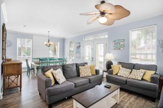 Deja Blue- Pet friendly- Pool front - 9