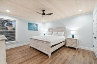 Skyline Rooftop Deck! Golf Cart Rental Available! - 1