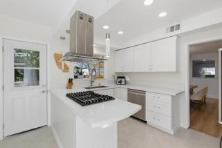 BEST LOCATION NEW Luxury Retreat with Pool and Beautiful Lit Backyard - 8