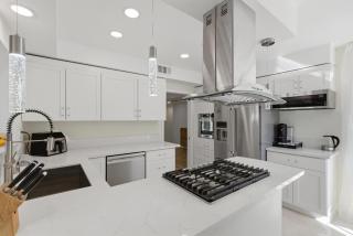 BEST LOCATION NEW Luxury Retreat with Pool and Beautiful Lit Backyard - 6