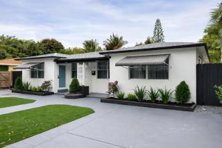 Modern Coastal 1BR w/ Hot Tub | Prime Location - 9