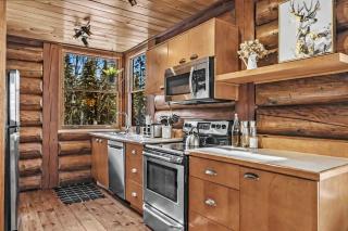 4-Bedroom Chalet Fraternite in Lac-Superieur Tremblant - 1