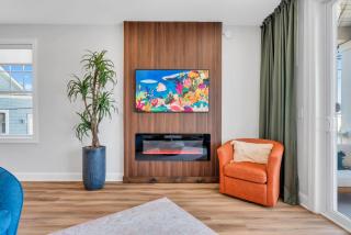 1 Block to Beach, Park 3 cars, Game Room and Balcony - 6
