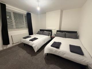 Spacious quadruple near city centre train station & Hospital - 7