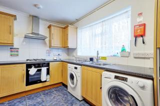 Bright & Spacious 2BR Retreat in Tilbury - 6