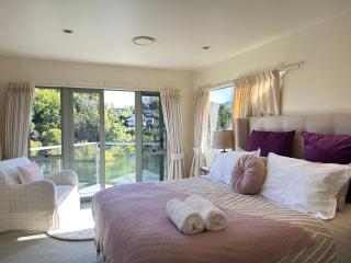 River Edge Retreat 4 Bedrooms - 3
