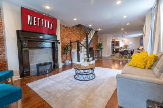 Luxury Home sleeps 10, 10 min train to Center City Philadelphia - 0