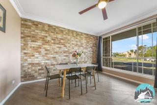 3B house Central Coast parking - 7