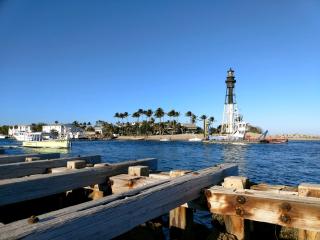 Modern 2BR Escape Close to Beach and American Flyers Training - 2