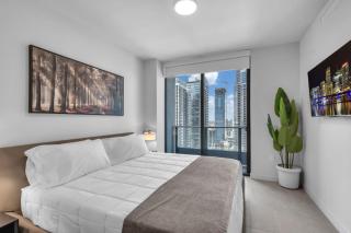 Downtown 2BR-35th Floor Views- Pool Gym -Prime Walkable Location - 9