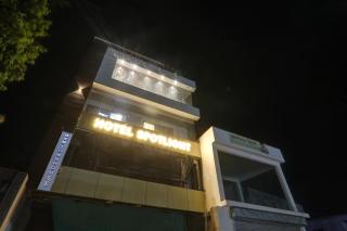 Townhouse Hotel Spotlight - 8