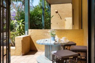 Suburban Two-bed Apartment with Parking and Patio - Sydney - 5