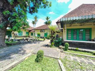 RedDoorz Syariah at Wisma Madukismo UMY - 6