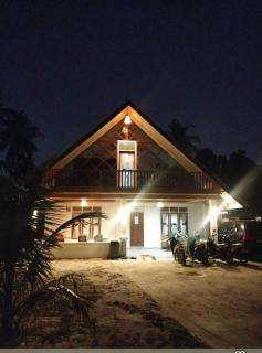 Surf Homestay Katiet surfing barrrels - 8