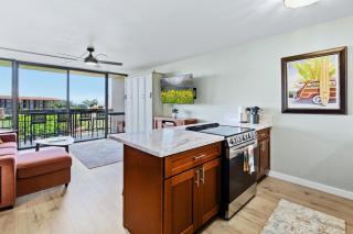 Beautiful remodeled Kihei Condo next to the Beach! - 2
