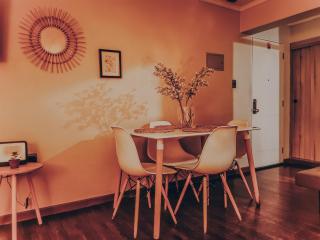 Hermoso Departamento Central en Concepción - hasta 4 camas - 2 Dormitorios - 1 Baño - 1 Estacionamiento - Mejor Evaluado en Chile 2023-2025 - Incluye Consola de Juegos Retro - Te ayudo con panoramas - 2