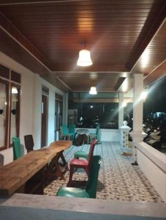 Surf Homestay Katiet surfing barrrels - 2
