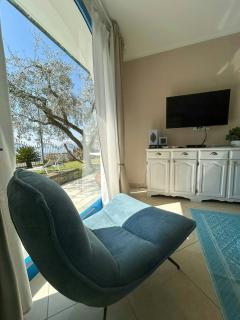 Lakefront House With Garden On Monte Isola - 3