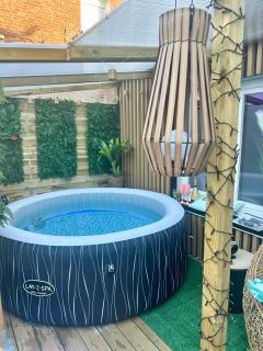 Suite Rétro Chic avec Spa en Terrasse - 8