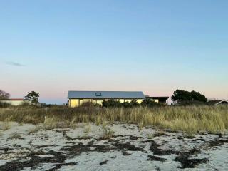 Architect-Designed Home With Direct Beach Access - 9