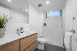 LaneStay - 2BR in Southbank w Large Living and Gym - 1